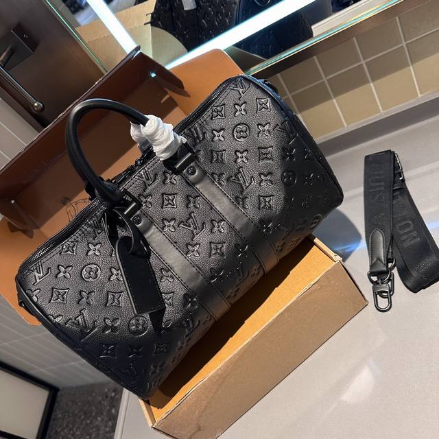 男帅女飒 Lv Keepall35 真的泰裤辣 Ddd 路易威登 Keepall 35 Ddd 黑色老花有辨识度又低调 Ddd City的行李牌整个包包有不单调