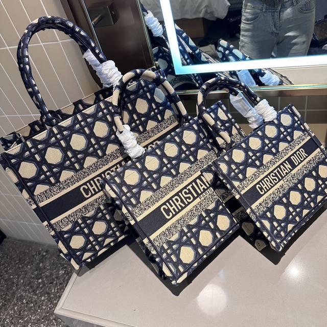 Dior托特tote Ddd 超实用的3个尺寸 Ddd 新颜色购物袋 Ddd 出游必备单品 Ddd 26Cm小 35Cm中 41Cm大 Ddd