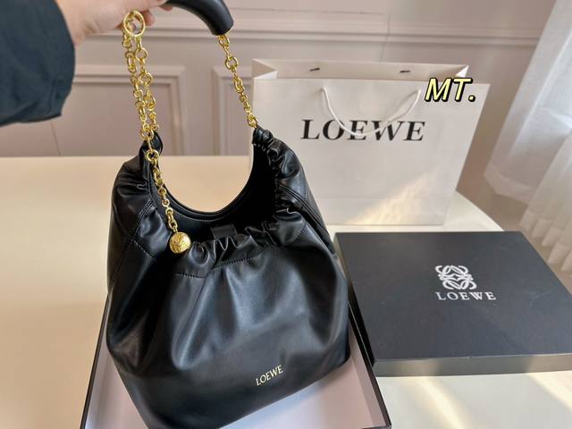 配盒 Ddd Size:30 28 Ddd Loewe 罗意威新款squeeze托特包 Ddd 当下最火的链条软袋包型 Ddd 配上调节甜甜圈链条 Ddd 手拎