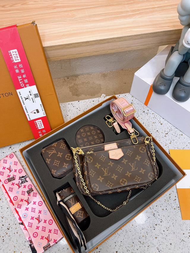 Lv 套盒 礼盒包装 Lv三件套麻将包 柔软的monogram面料 纯钢五金一包四用 可当钥匙包 小容量零钱包 大容量麻将包 编织肩带还可以与其他包包搭配使用