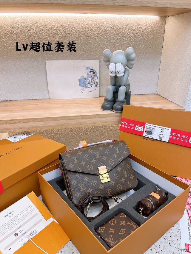 礼盒套装 Ddd Lv邮差包老花手提单肩斜挎包 优雅低调的外形设计和宽敞的包身更加入了实用性 Lv闪亮的纯钢金色五金配件- 可调节肩带 配有树糕皮的肩垫 拉链闭