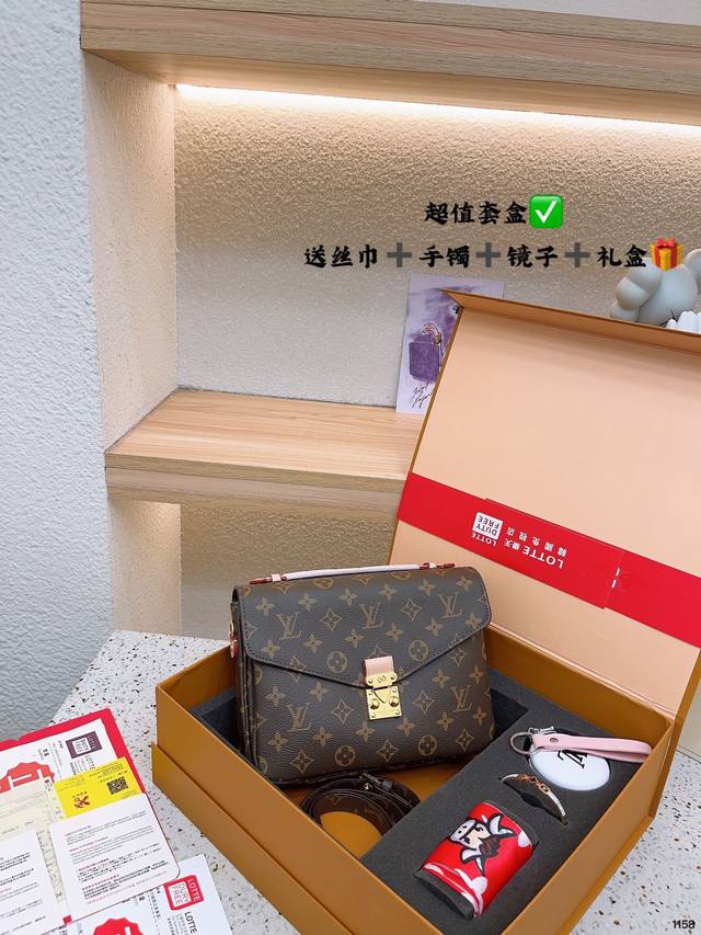 超值套盒 邮差丝巾手镯镜子礼盒 Ddd 代购级顶级版本 Lv 路易威登 变色皮邮差包 爆款到不能更爆的邮差包 M40780 Metis手袋 专柜原版变色牛皮料