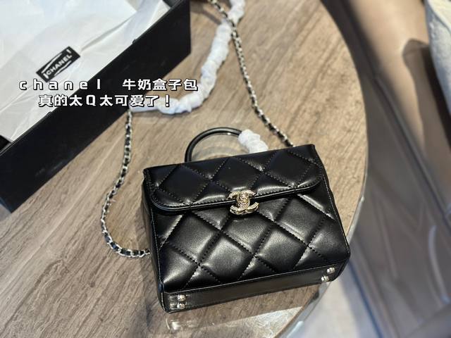 配盒 Ddd Size 19x13Cm Ddd 小香家 牛奶盒子包 Ddd 真的太q太可爱了 Ddd 淡金色链条扣件搭配低调随性 Ddd 小巧但能装东西 Ddd