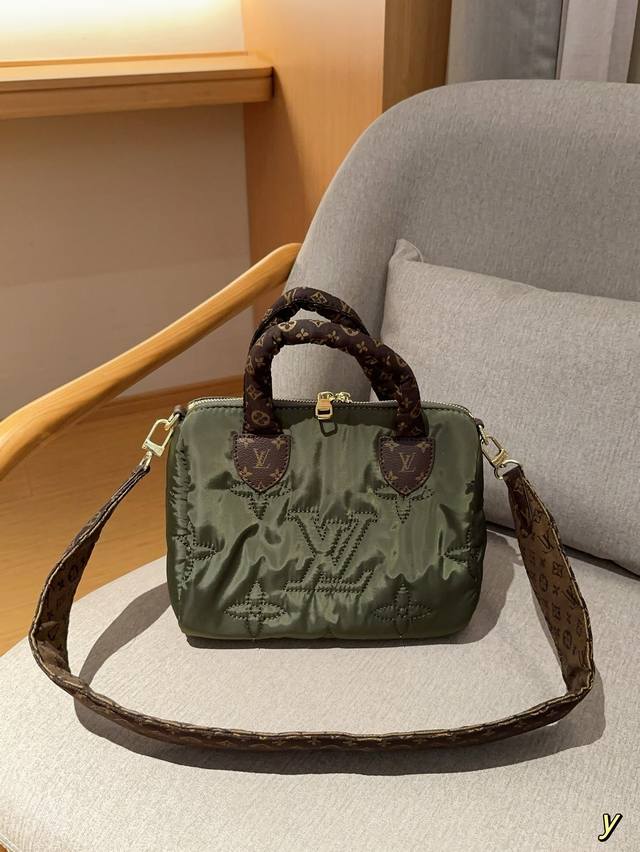 Lv 路易威登 新款speedy Bandouli re 25 棉服刺绣枕头包 萌萌哒 尺寸25Cm