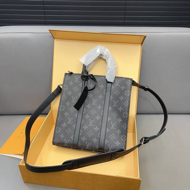 Louisvuitton 路易威登 Sac Plat Cross 手袋 印花手提包 男士公文包 采用精湛镶嵌细工 经典百搭 实物拍摄 配送防尘袋 28 X 25