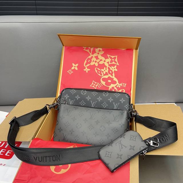 Louisvuitton 路易威登 Eclipse Reverse 三合一 Trio邮差包 手袋 男女通用斜挎包 手机包 采用精湛镶嵌细工 经典百搭 实物拍摄