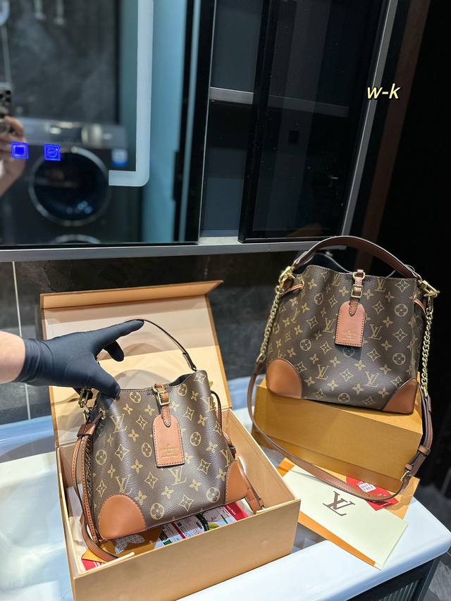 Lv 路易威登 中古水桶包让包包变得焕然一新新品手包 颜色特别好看 原版五金logo +配可拆卸宽肩带 一包多用 超级实用 超级推荐 大容量 品质超赞 尺寸 2