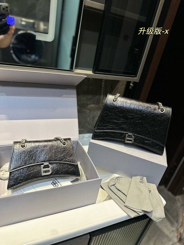 巴黎世家新款沙漏包 鳄鱼纹 Crush Bag 帅炸裂 Balenciaga 巴黎世家 新款沙漏包 Crush Bag Crush双链条绗缝包 采用进口油腊小牛