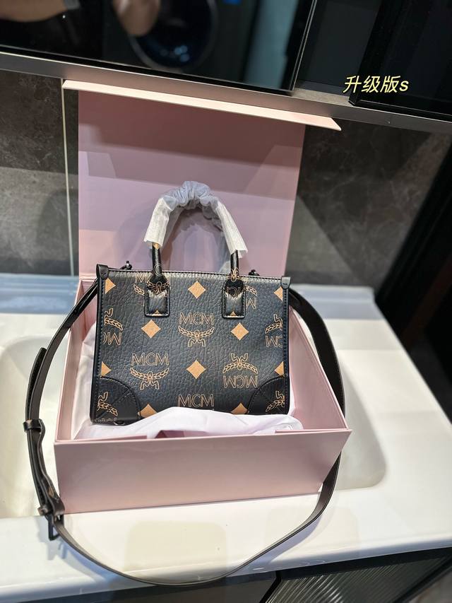 礼盒包装 Mcm 新款 小tote 青岛代工厂 肩带可随意拆卸使用 多彩解构logo图案带来夏日好心情 一起做个夏日彩虹糖吧 24