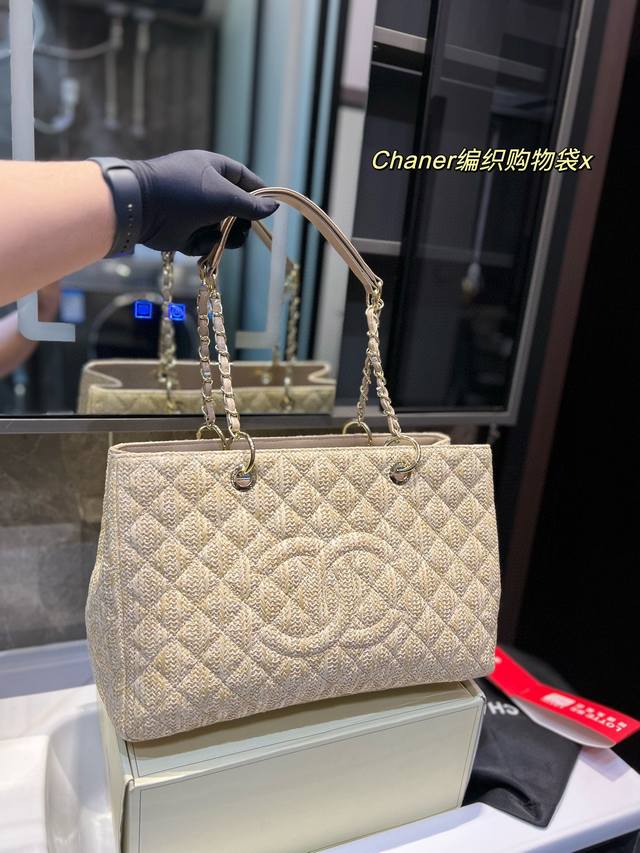 香奈儿chanel 编织购物袋 独家实拍新品 香奈儿购物袋大香香 专柜热销爆款 秋冬走秀款最新面料 柔软舒适 质量超赞 喜欢的美妞抓紧自留啦 搭配秋装特百搭 简