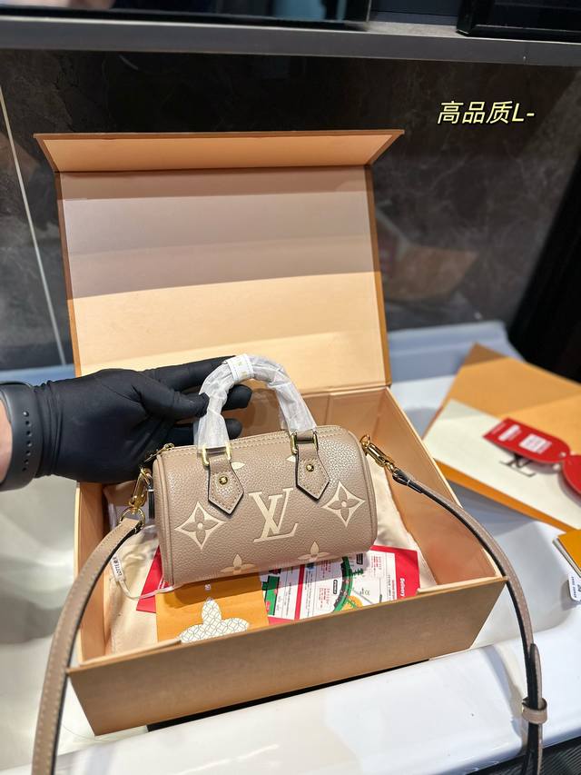 折叠礼盒 Size 小16Cm L家 Ss23 Speedy 一起感受大象灰的快乐 拎一个小包包真的爱了爱了 大象灰很高级哦 搜索 Lv Nano