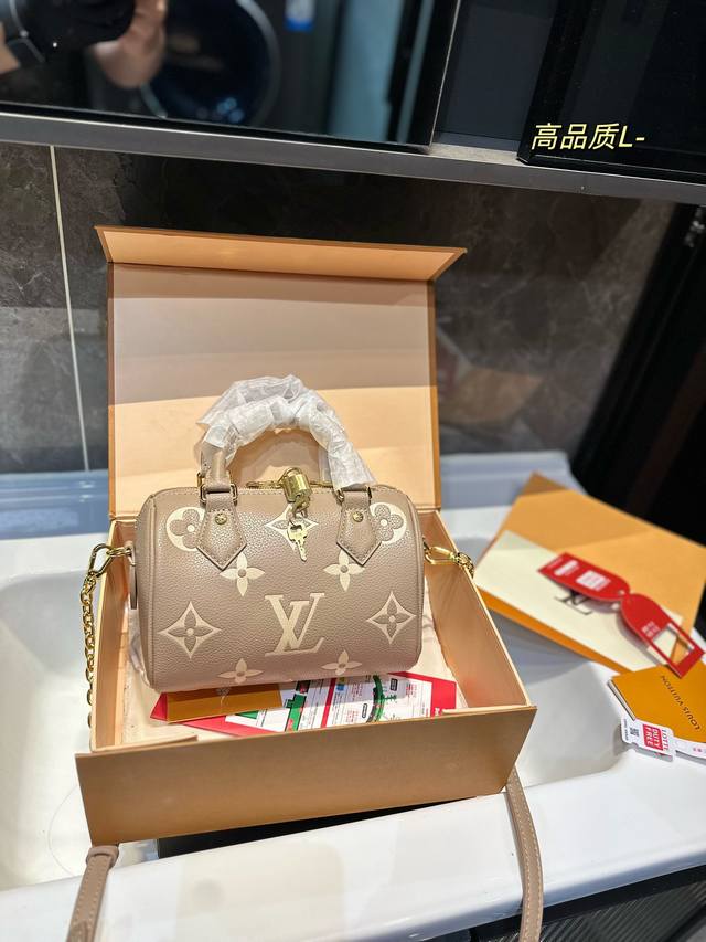 折叠礼盒 Size 大20Cm L家 Ss23 Speedy 一起感受大象灰的快乐 拎一个小包包真的爱了爱了 大象灰很高级哦 搜索 Lv Nano