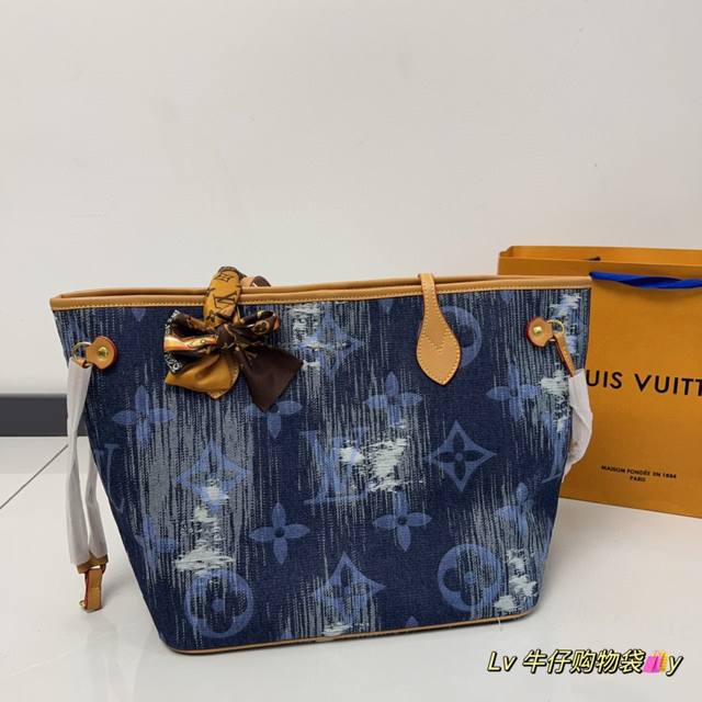 赠丝巾 Lv 中古 牛仔 购物袋 Neverfull 购物袋 入门级的款式哦 绝对的终身款 此物经典不言而喻 街拍和实用都是非常nb的选择 大家拿到后可以感受下 - 点击图像关闭