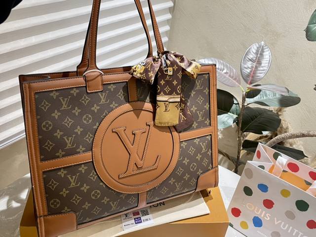 Lv 中古tote包 购物袋 包身质感柔软容量足够强大 尺寸 41Cm