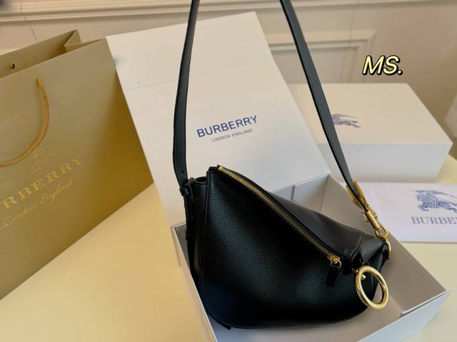 折叠盒 Size:24 22 Burberry 巴宝莉新品knight 全新翻折设计融入多重 功能性元素 更百搭的同时 随心调整包包造型 精致的手工马术风格卡扣