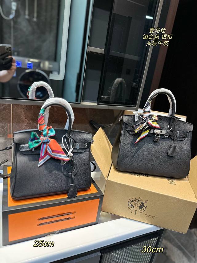 折叠礼盒 爱马仕birkin铂金包 顶级原单 头层牛皮 配丝巾 小飞马 细节无敌完美 配色敲级耐看 完美适配秋冬穿搭 容量满分 上身优雅有气质尺寸30 25