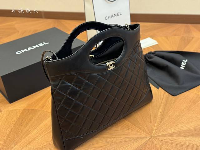 无盒 升级版 Size 39*32Cm 小香家 值得入手的31Bag Chanel 经典购物袋 这谁顶得住 小香真爱粉必入啊 一包难求