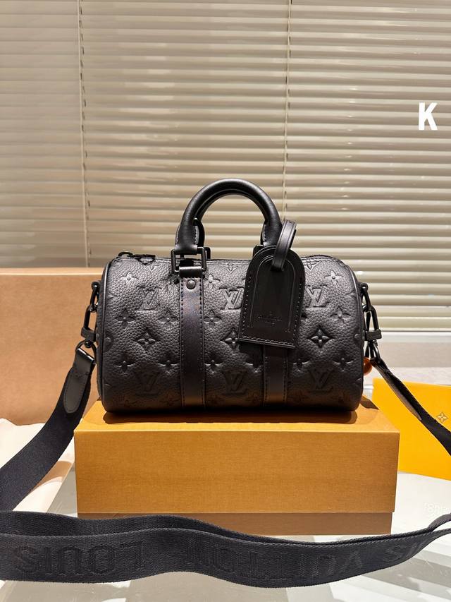 配折叠盒 尺寸 25*15Cm Lv Keepall 新品枕头包 黑色牛皮 简直长在我的心头 男女同款 男盆友的新包