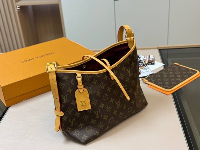 折叠盒 Size 28.25Cm Lv Carryall 年度包王 带有蝴蝶结的腋下包喜欢吗 内附一只收纳零钱包 性价比颜值超在线了 单肩斜挎完全没问题 怎么背