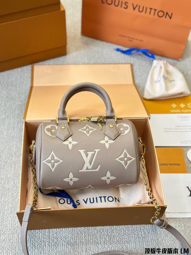 牛皮版本 Lv Speedy 20Cm枕头包 无论版型 内里和专柜毫无差别 真正原版复刻 内里可拆卸 火遍全球的爆款机场大包 机车女神包 明星同款 贵气而充满活