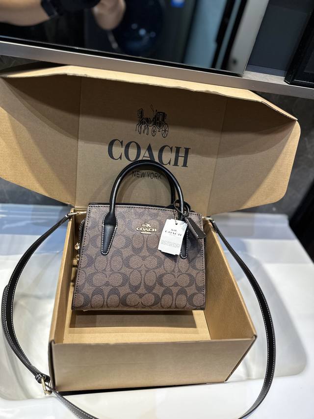 礼盒包装 蔻驰coach Andrea戴妃包24春夏新品好看的造型 简约大气不失典雅和时尚的外观风格轻松驾驭多种场合和搭配风格经典戴妃包款式更是紧跟流行趋势不过