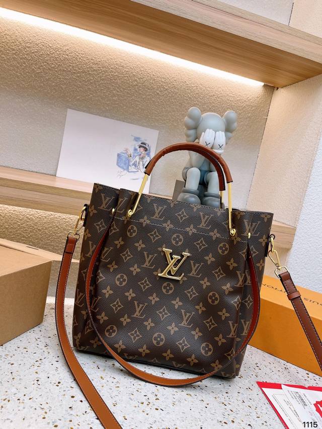 Lv 托特包tote 质感爆棚的美 上身真的太太太有质感啦 日常逛街不要太吸晴 尺寸 26 27