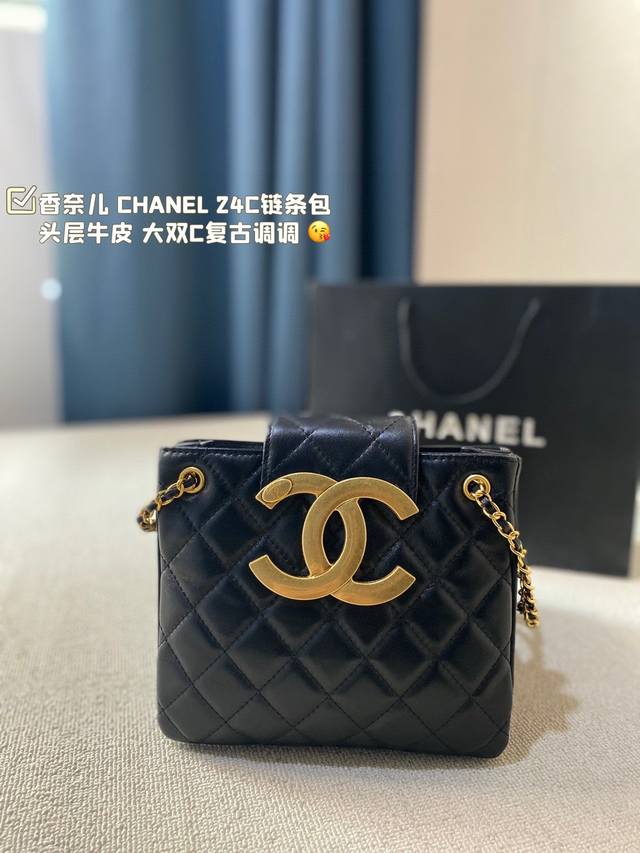 折叠礼盒包装 Size 20*18Cm 香奈儿 Chanel 24C链条包 头层牛皮 大双c复古调调 非常好看 永不过时 实用性非常强 可以单肩 腋下背也可以斜