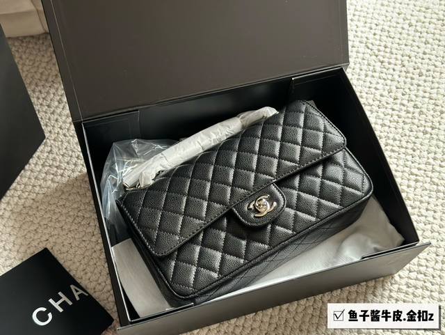 配全套包装 Size 25*16Cm 小香家 Cf我们一直很用心在做 秒杀其他市面上的货 鱼子酱牛皮 很舒服的一种 不管您是谁 稳稳hold住哦