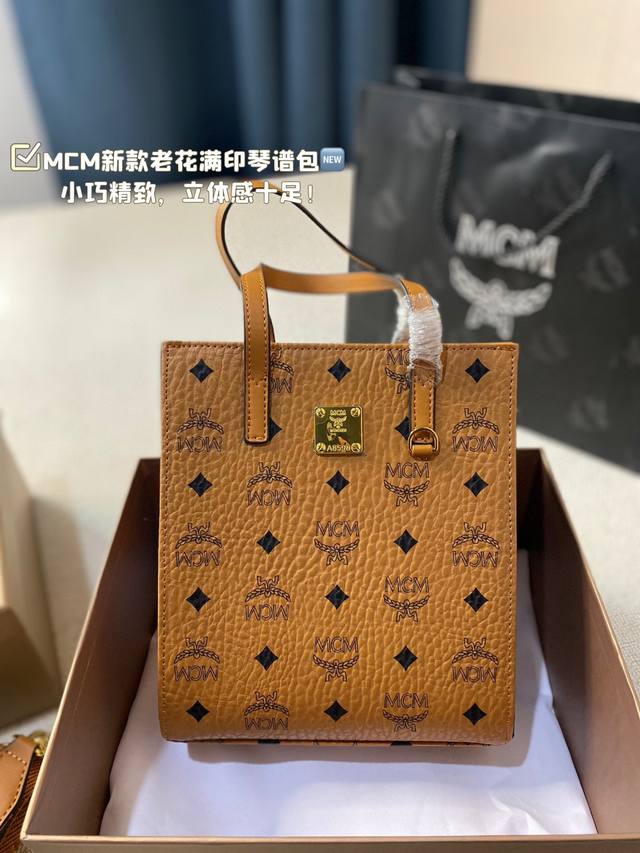 配盒 Size:19 21 Mcm新款老花满印琴谱包 小巧精致 立体感十足 搭配宽肩带 手提斜挎都 皮质耐磨 性价比超高 小个子女生都可以轻松驾驭