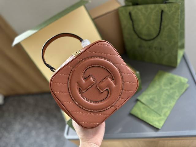 折叠礼盒包装 Gucci 23新品 刺绣 相机包 高级时髦 日常出门首选 时尚弄潮儿必备款哦 尺寸 20 15