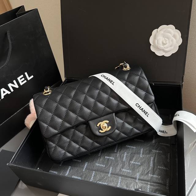 折叠礼盒包装 Chanel 无疑是个美胚子简直就是狙击小仙女们心脏的利器珍珠女孩的优雅与温柔就像珍珠本身的特质光泽一般在召唤着双目 有一种召唤神仙们来打架的气氛