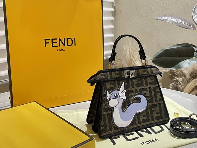 折叠礼盒 Fendi X 藤原浩fragment X Pokemon 三方眹名犮年系列 尺寸 21 20Cm F家 Fendi Peekabo 购物袋 经典的t