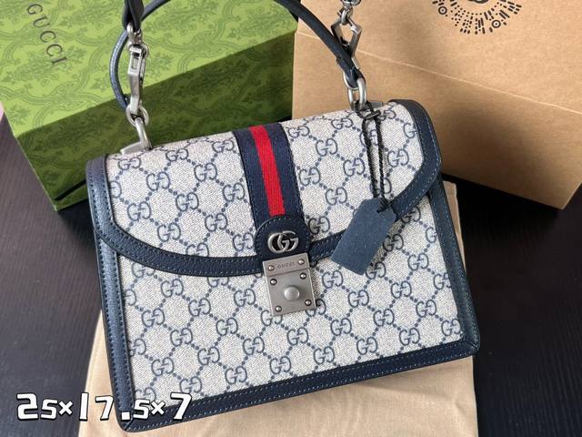 折叠礼盒包装 Gucci Ophidia系列 酷奇百搭之王 Ophidia不断发展壮大 在每--季都会带来令人惊艳的新品 这款手提包是epilogue系列中的一