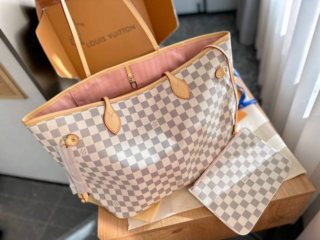 变色皮 折叠礼盒包装 原单lv Neverfull 购物袋 入门级的款式哦 绝对的终身款 此物经典不言而喻 街拍和实用都是非常nb的选择 大家拿到后可以感受下