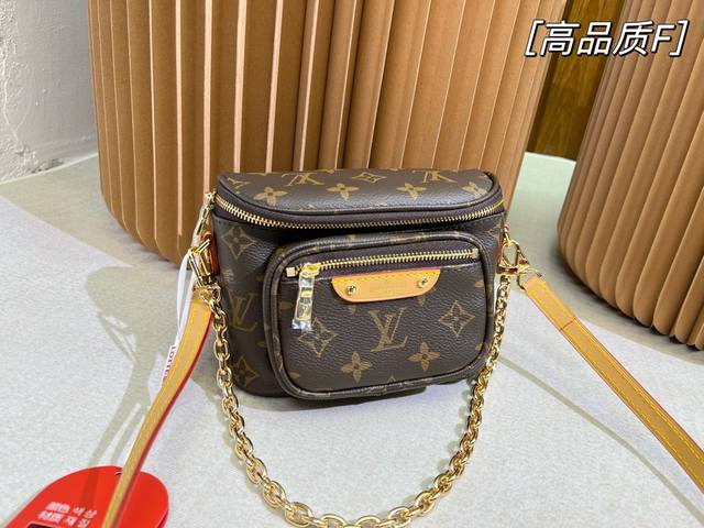 折叠礼盒飞机盒 Lv Mini Bumbag 腋下包斜挎包 可可爱爱的一只 高品质 经典老花配牛皮 男女同款 尺寸:18*14Cm