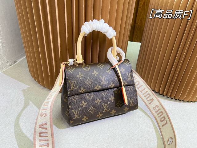 折叠礼盒飞机盒 Lv Cluny Mini 手提翻盖包 配有原版刺绣肩带 经典老花配变色皮 高品质 版型超正 尺寸:20*16Cm