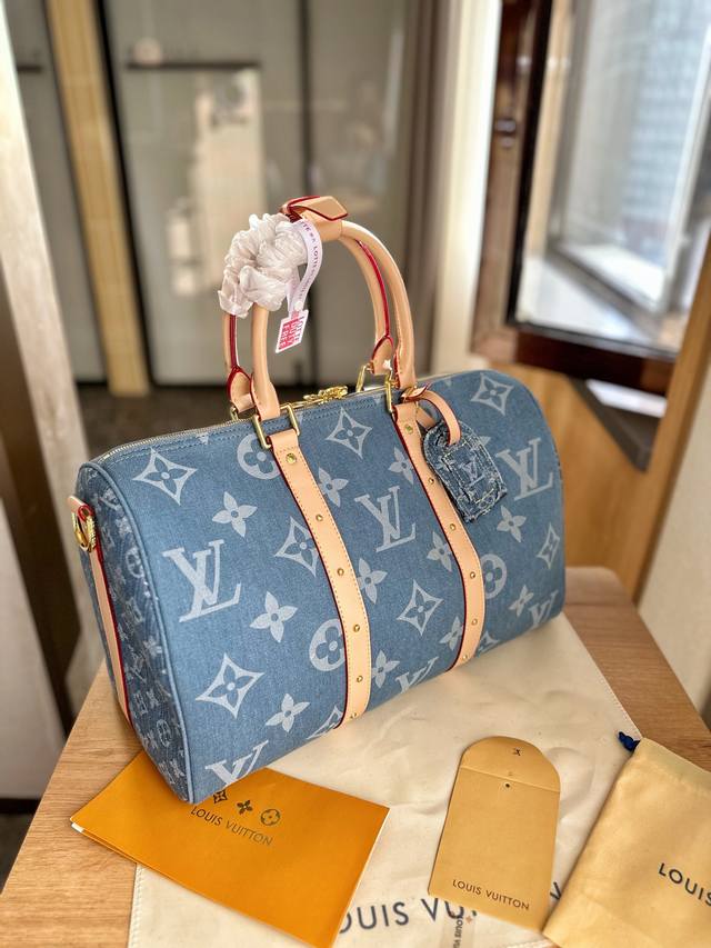 男帅女飒 Lv Keepall40 真的泰裤辣 路易威登 Keepall 黑色老花有辨识度又低调 City的行李牌整个包包有不单调 尼龙宽肩带 上身也不勒肩膀