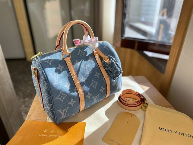 男帅女飒 Lv Keepall30 真的泰裤辣 路易威登 Keepall 30 黑色老花有辨识度又低调 City的行李牌整个包包有不单调 尼龙宽肩带 上身也不勒