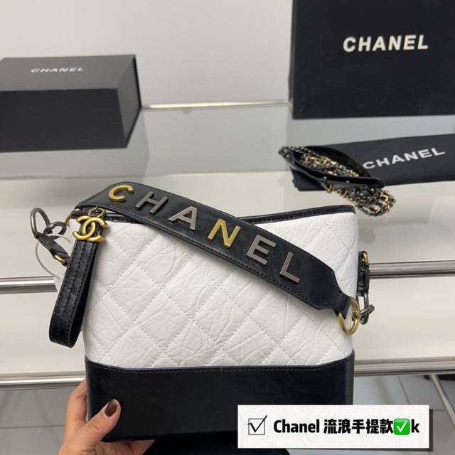 折叠盒 手提款 香奈儿chanel 流浪包版型拿到手无敌的挺 底部做的很硬 所以版型出来很挺五金链条也是用的好五金 面料用的大象纹合成皮绝对推荐尺寸大号24Cm