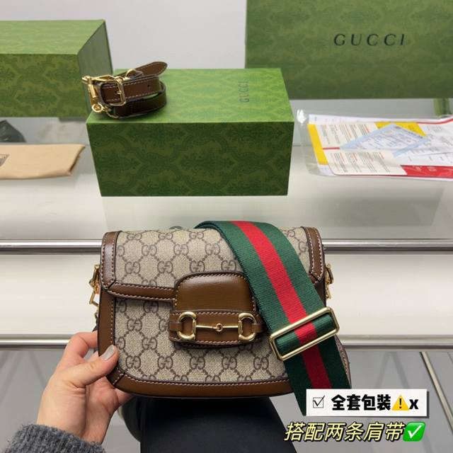 全套包装 Size 20.15 Gucci1955系列马衔扣 升级版迷你马鞍包配可拆卸双肩带 标志性的金属马衔扣 复古又时髦