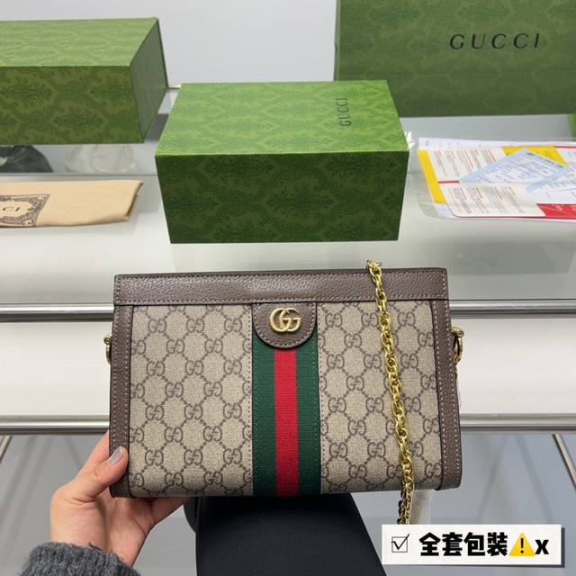 全套包装 Size:26 18 Gucci 古驰ophidia 链条夹子包 复古韵味特别浓 老花简约大气 包口超强磁吸扣设计 实用性感人 单肩斜挎都很美 上身大