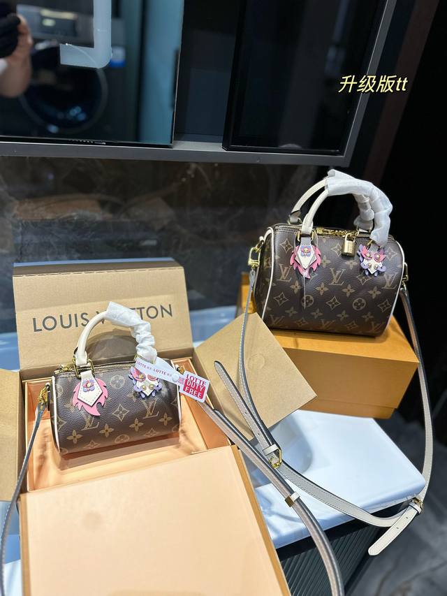 折叠礼盒 Lv 龙年限定 新款 Speedy20 枕头包 Lv 新款系列 枕头包 手袋 全网首发 Lv Speedy Nano 枕头包这款retiro 手袋以标