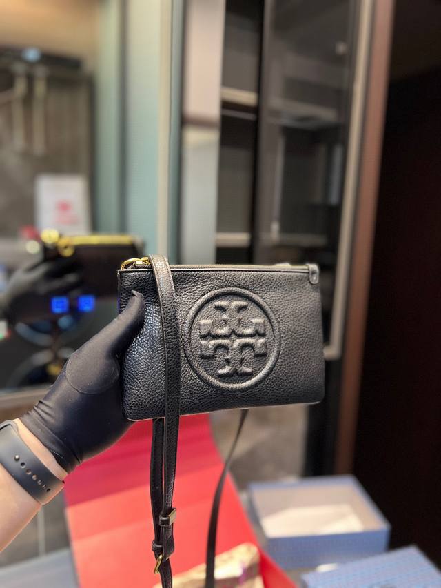 礼盒包装 牛皮 Tory Burch 托里伯奇 大小适中.原单开模定制 五金内衬镂空logo 内带产地标进口面料手感质感超级好更耐磨 亮泽五金不褪色 单肩斜挎包