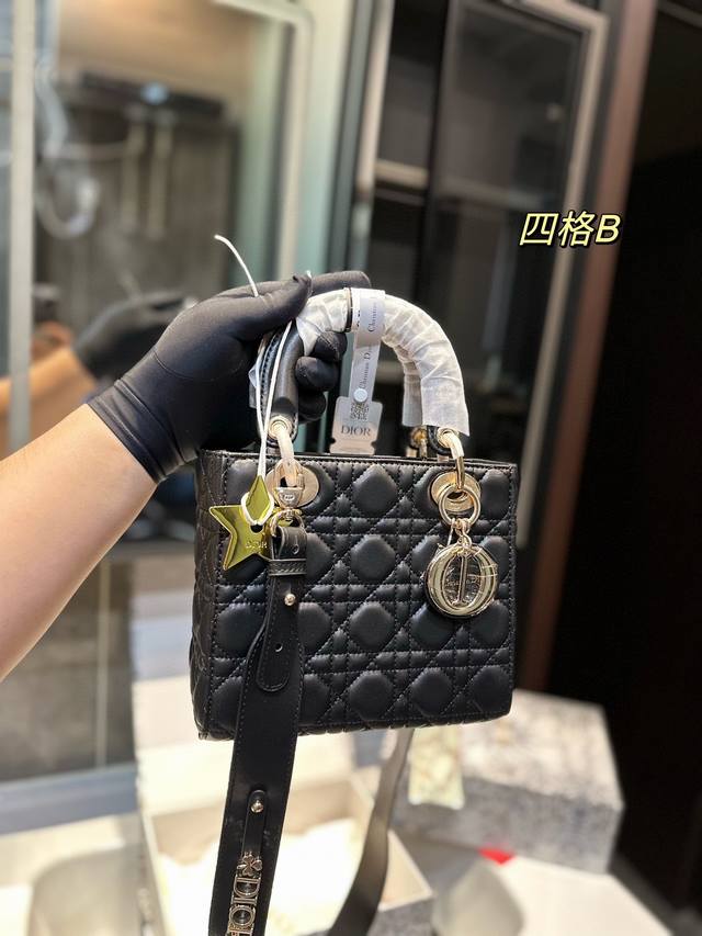 折叠礼盒 小羊皮 四格 金标 Dior 迪奥戴妃包 小星星 Dior Lady羊皮绝美手袋 真的是太美了 好lady风 五金好漂亮 好适 肩带可调节 爱了爱了