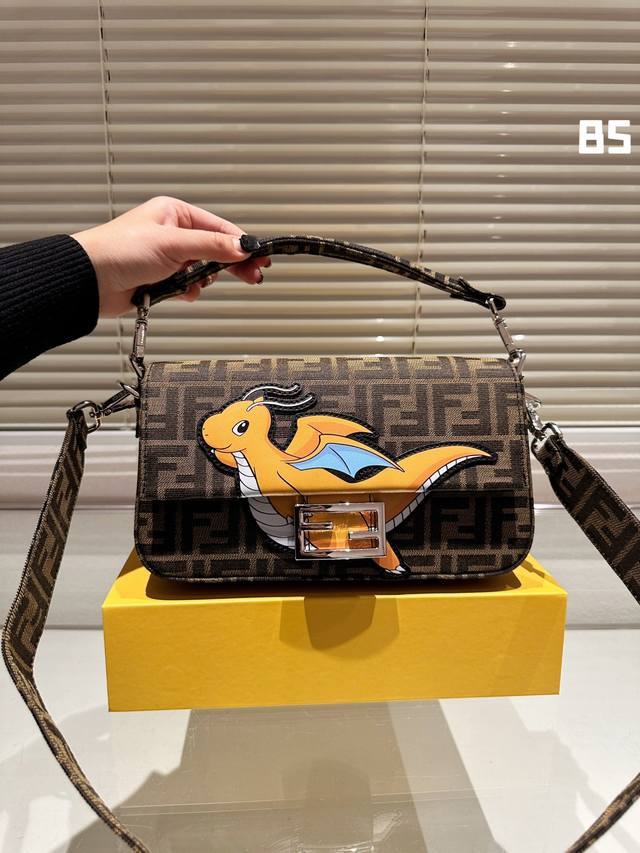 原版布 Fendi X 藤原浩fragment X Pokemon 三方眹名犮年系列 尺寸 25 15Cm F家 Fendi 法棍包