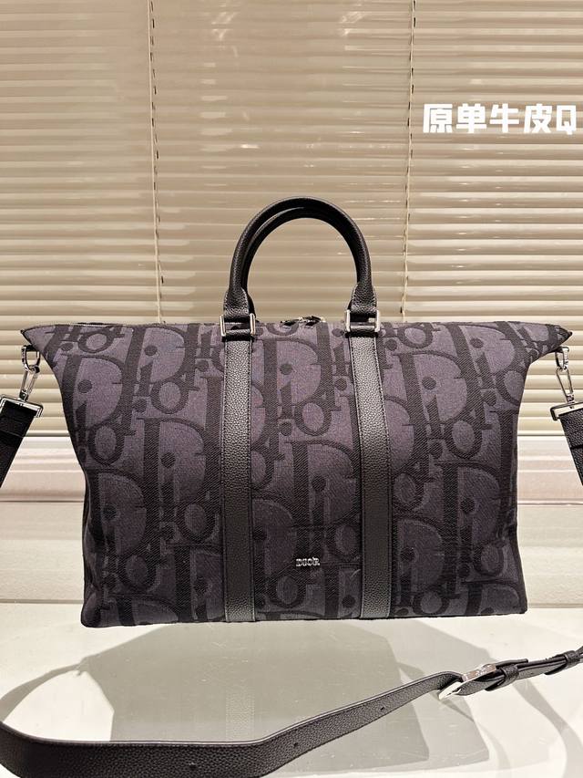 顶级原单 原版布 轻便出行 Dior Maxi Oblique旅行包 新颖时尚 非常经久耐用的埃及长绒棉 日常最好打理了 比利时提花工艺 有细微的dior字母纹