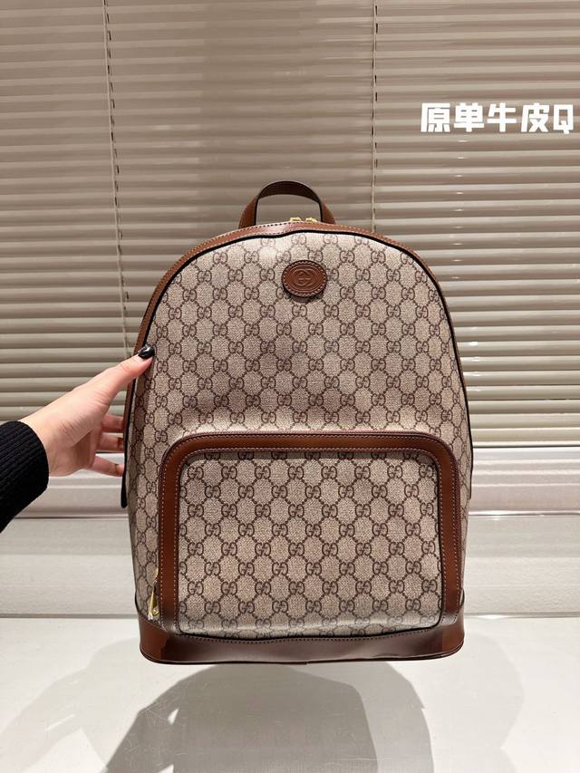 顶级原单 纯牛皮 Gucci 新品双肩包 原版品质 精工制作 Gucci 古奇 经典调配件 Gucci 古奇最新火款 注意 细节 这款购物袋 将标志性图案与经典