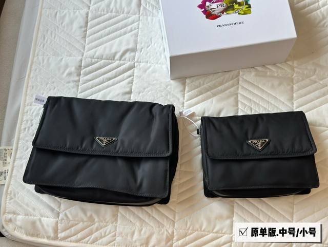 原单 中号 195 Prada X Cini Boeri 限量联名款 Prada Nylon邮差包 Prada Invites X Cini Boeri 男女背