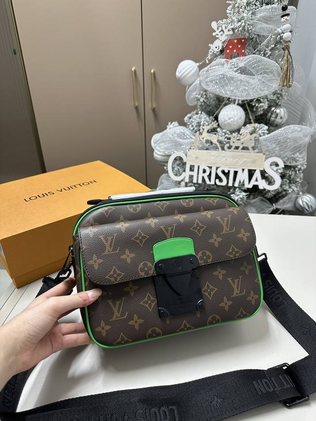 Lv Slock 新品男士邮差包 D-40尺寸23.10.18折叠盒