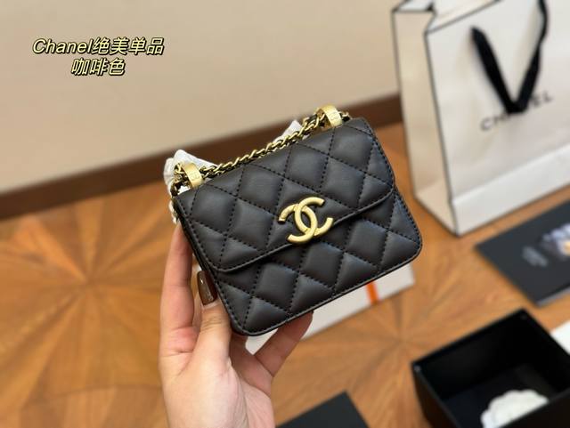 配盒 Size 10*12Cm 香奈儿迷你双球小废包 Woc 品质很不错 包包系列非常到位